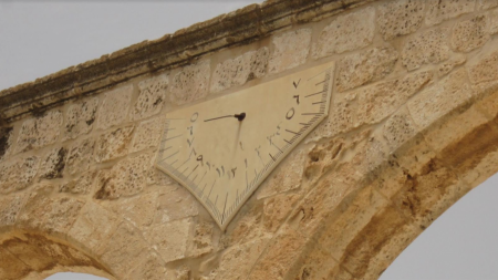 مزولتان في باحات قبة الصخرة المشرفة
